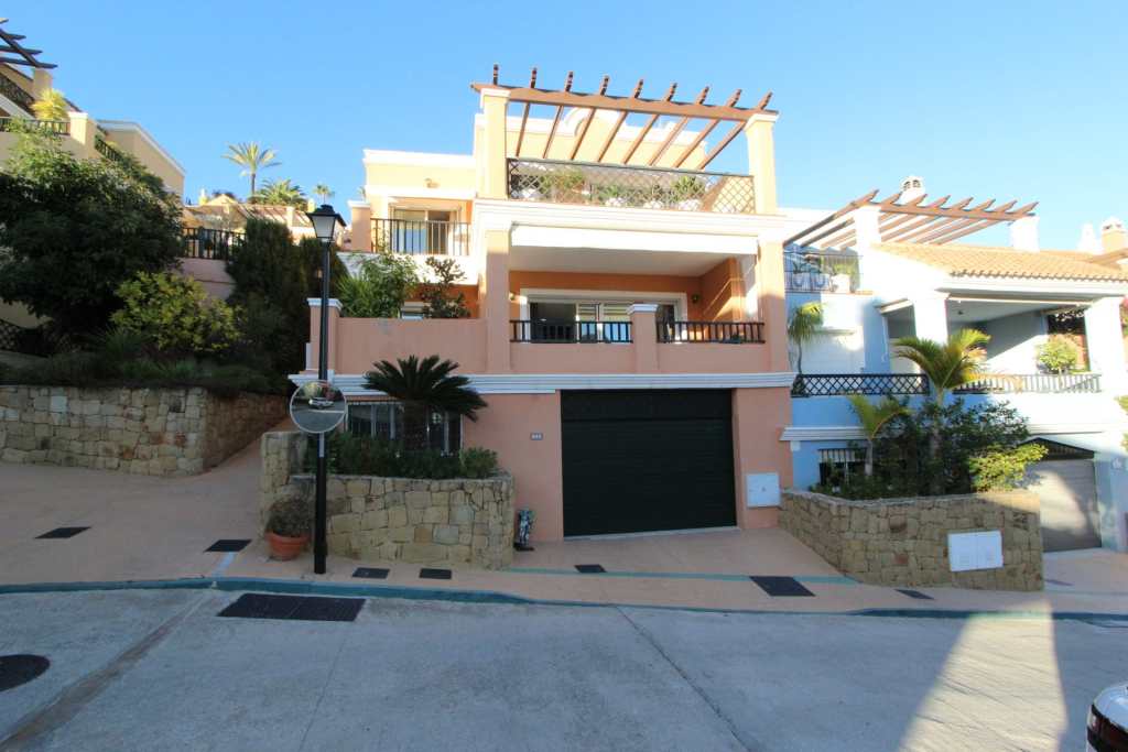 Immaculate townhouse in Nueva Andalucia